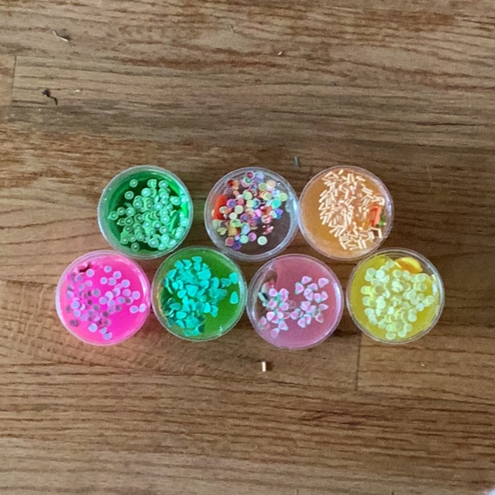 Not very stretchy very pretty for decoration